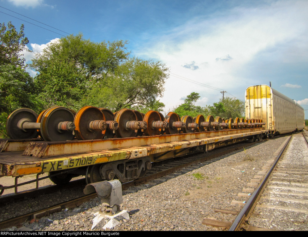 FXE Flat car with used train wheels